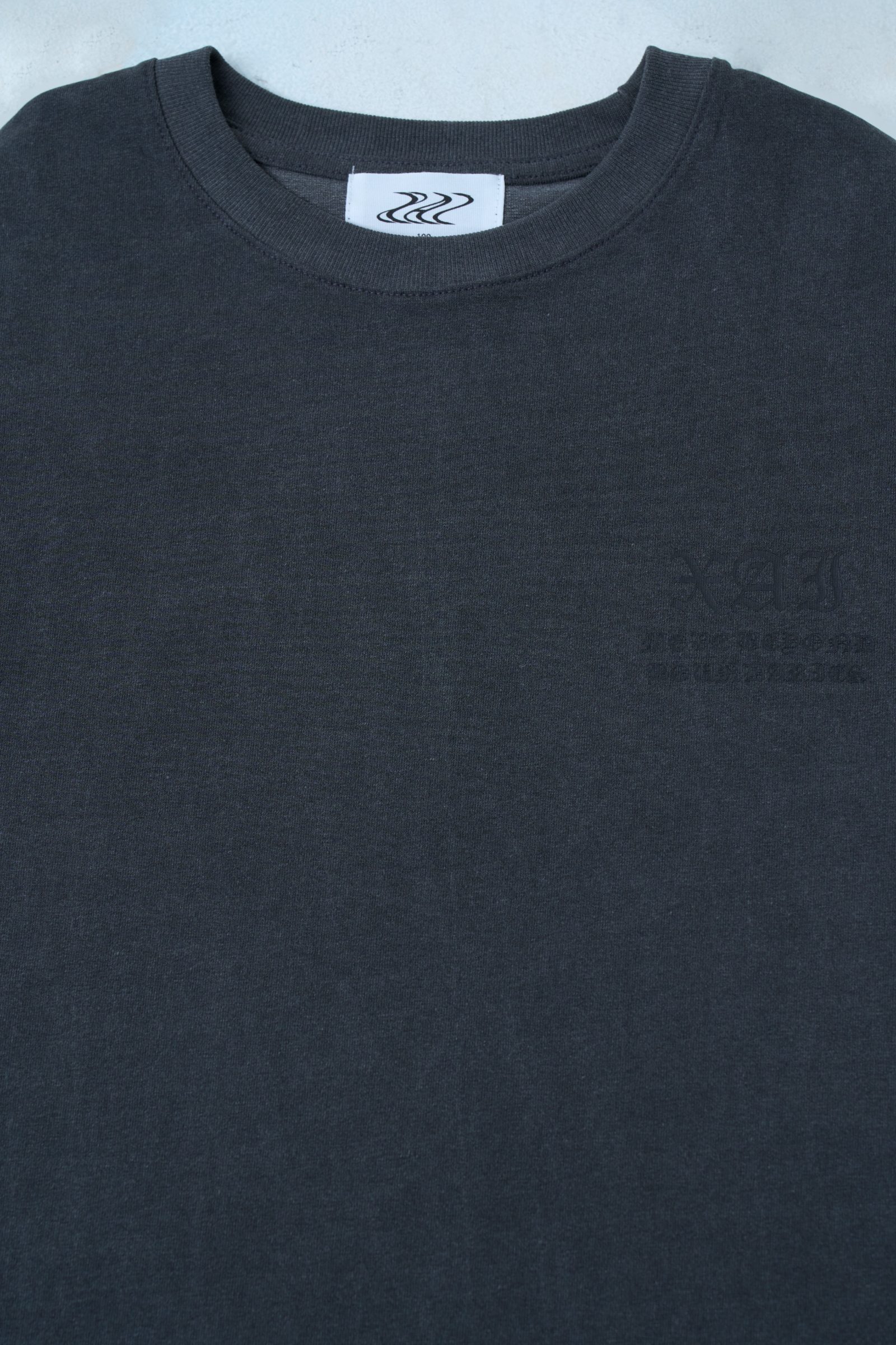 𝐗𝐀𝐈 레터링 로고 피그먼트 오버핏 티셔츠 (Charcoal) 5