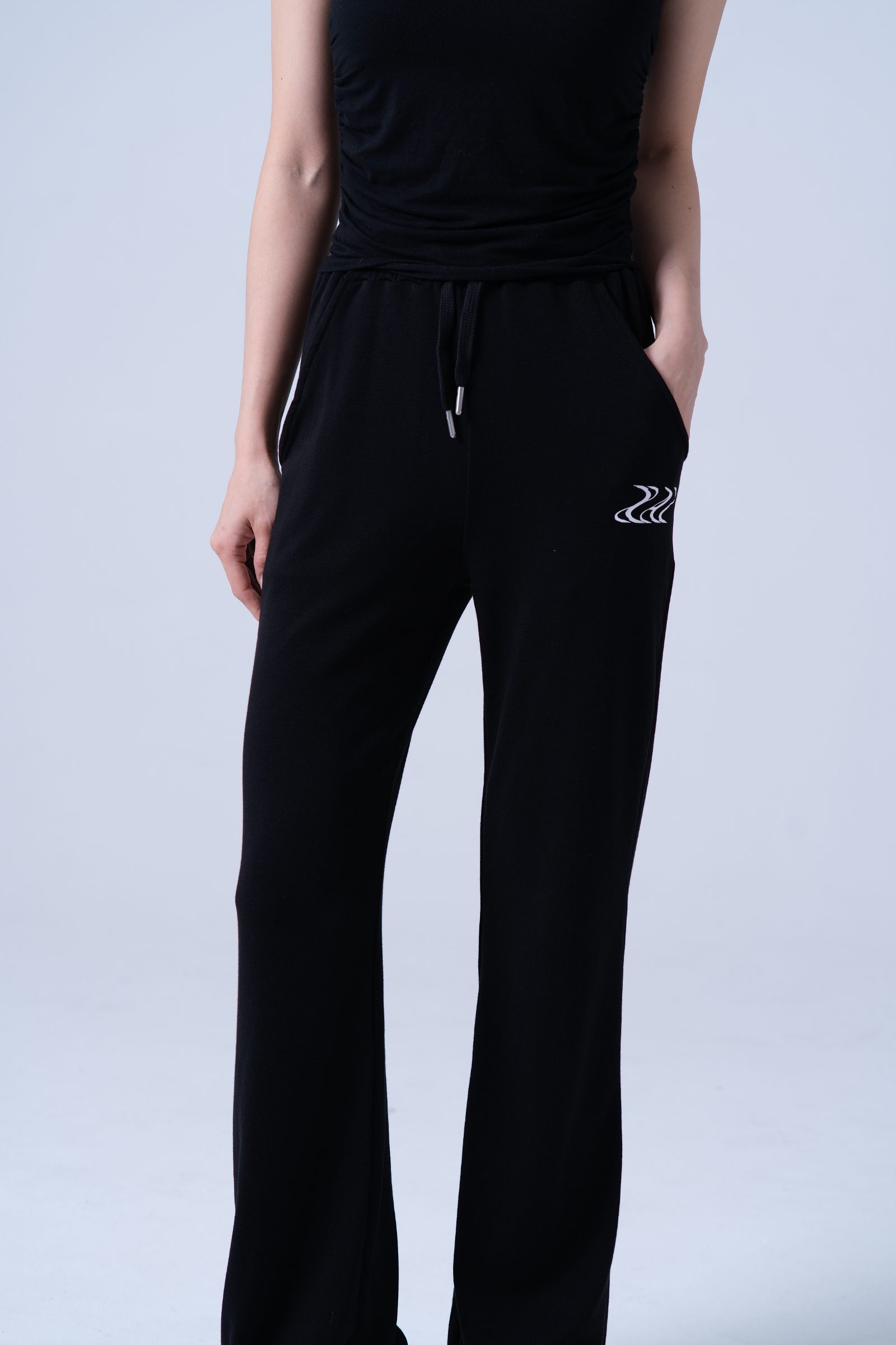𝐗𝐀𝐈 우먼 부츠컷 세미와이드 트레이닝팬츠 (Black) 6