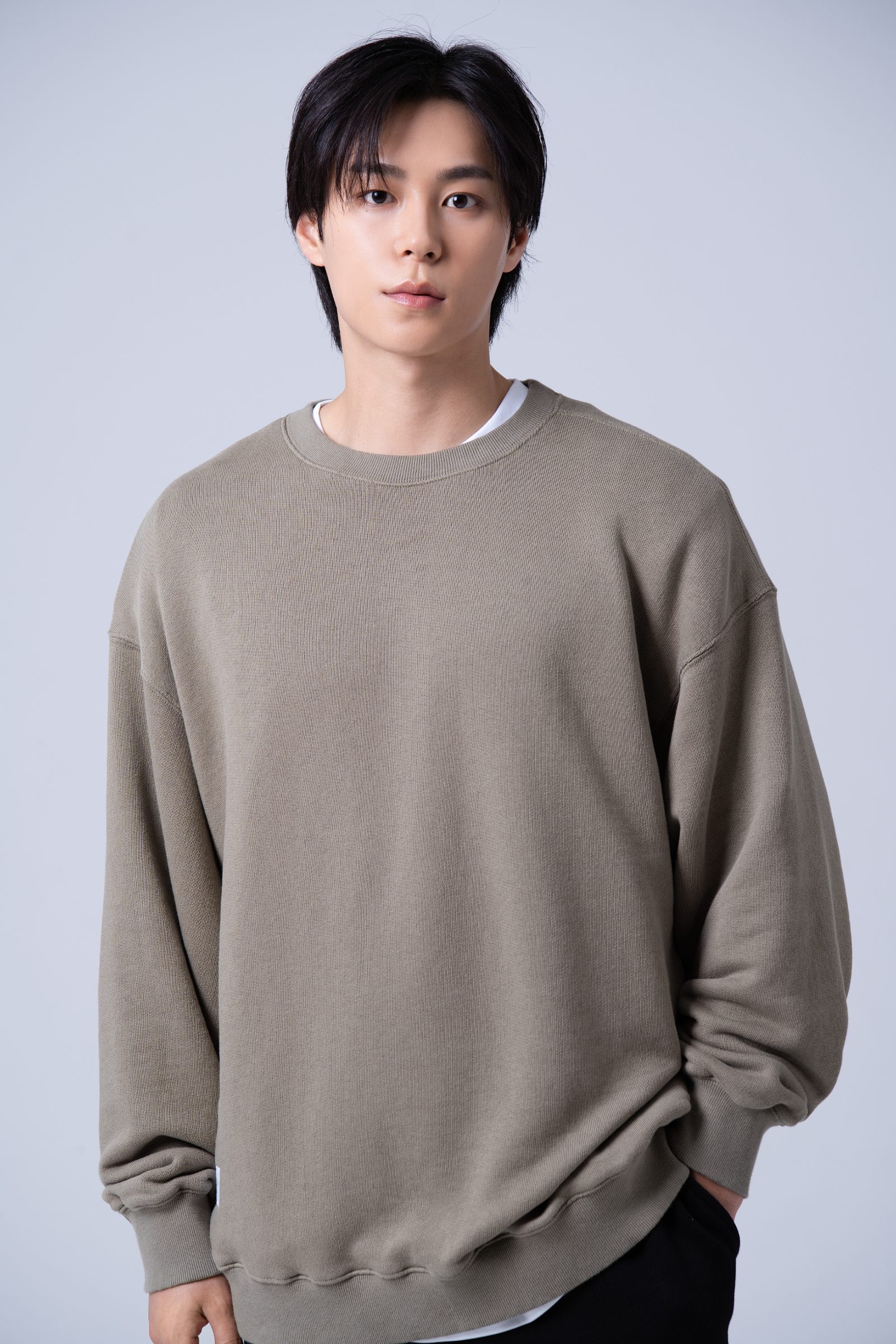 𝐗𝐀𝐈 라벨 스웨트 셔츠 (Khaki) 4