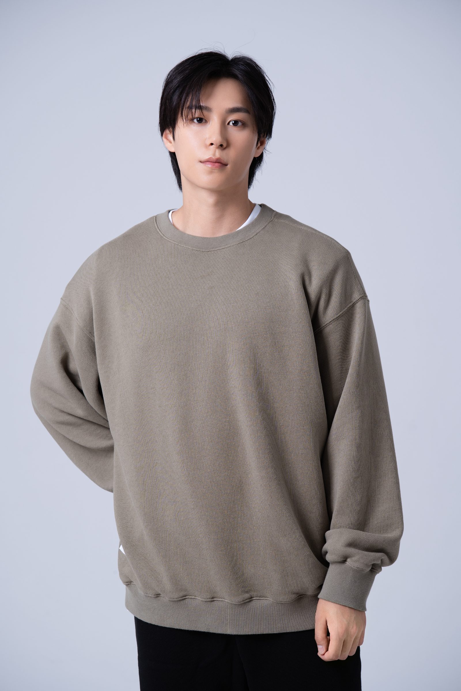 𝐗𝐀𝐈 라벨 스웨트 셔츠 (Khaki) 3