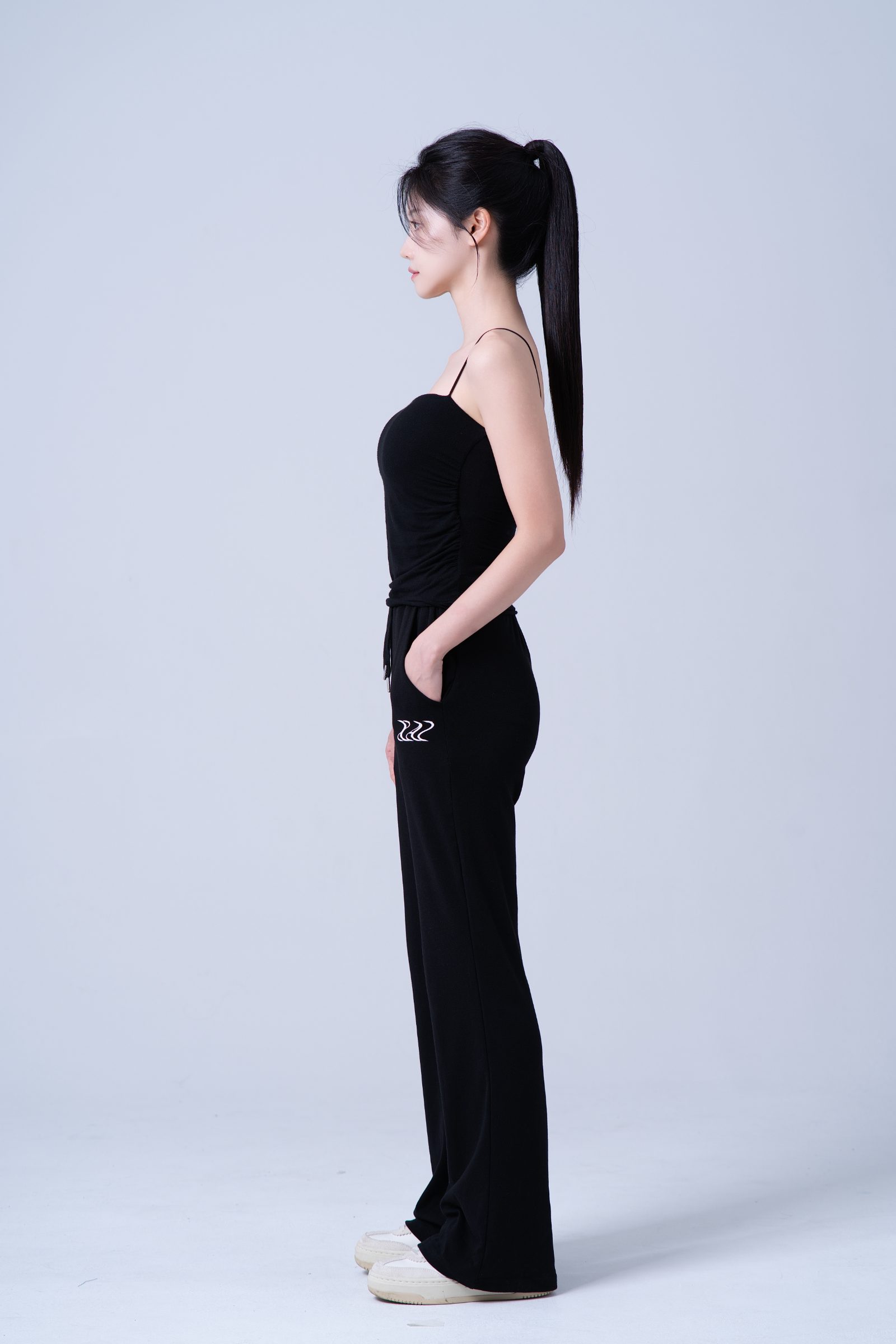 𝐗𝐀𝐈 우먼 부츠컷 세미와이드 트레이닝팬츠 (Black) 3
