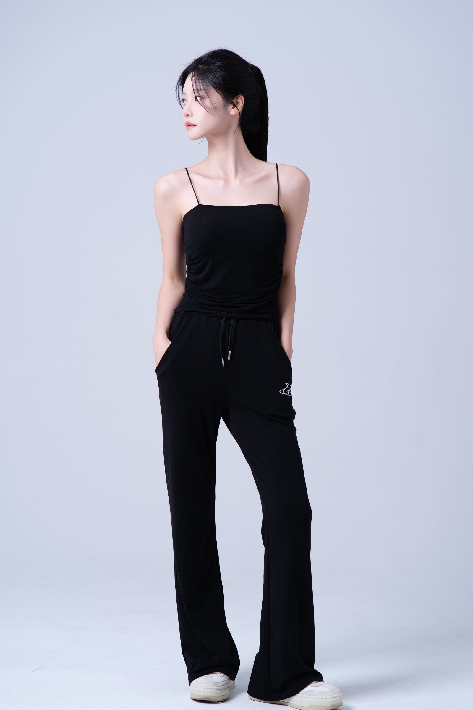 𝐗𝐀𝐈 우먼 부츠컷 세미와이드 트레이닝팬츠 (Black) 5