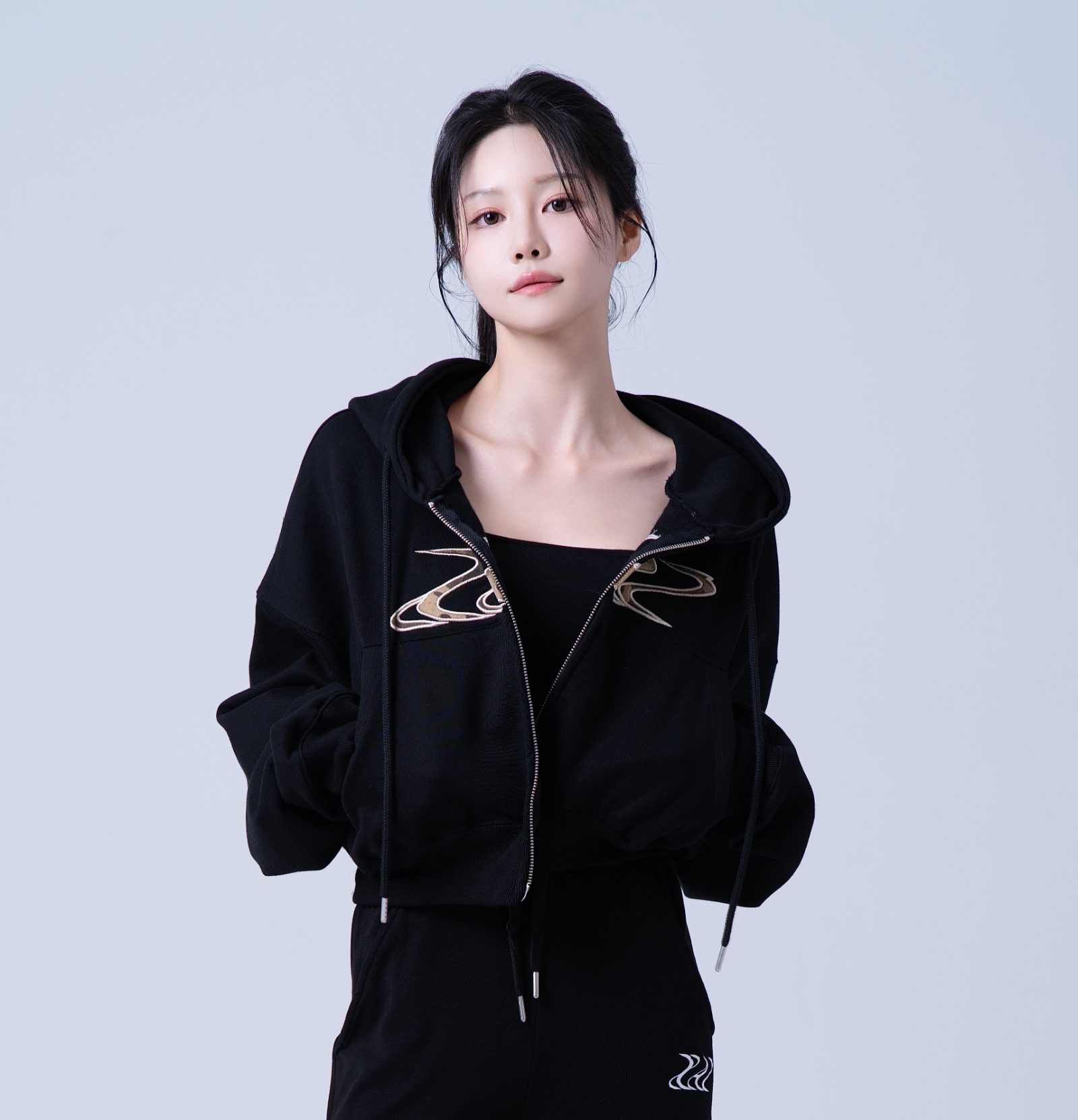 ๐๐๐ ์ฐ๋จผ ์นด๋ชจ ๋ก๊ณ ์คํ๋ฆฟ ํฌ๋กญ ํ๋ ์ง์
(Black) 1
