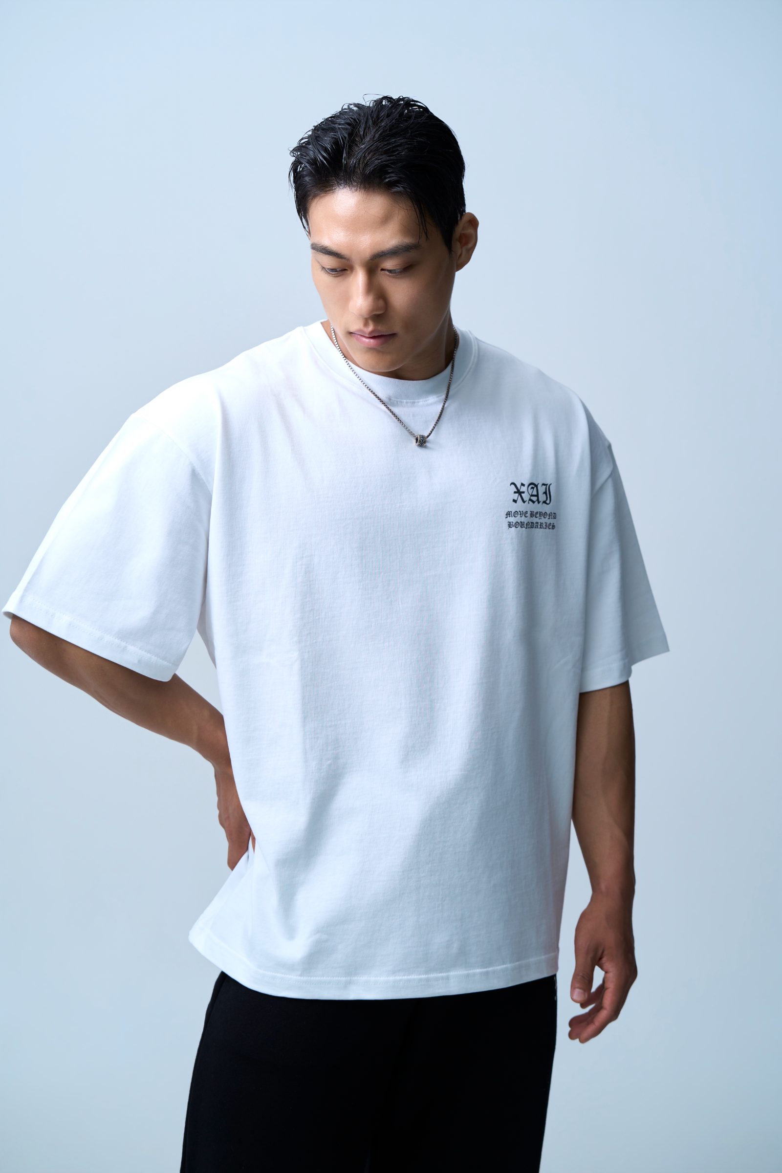 ๐๐๐ ๋ ํฐ๋ง ๋ก๊ณ ํผ๊ทธ๋จผํธ ์ค๋ฒํ ํฐ์
์ธ (White) 1
