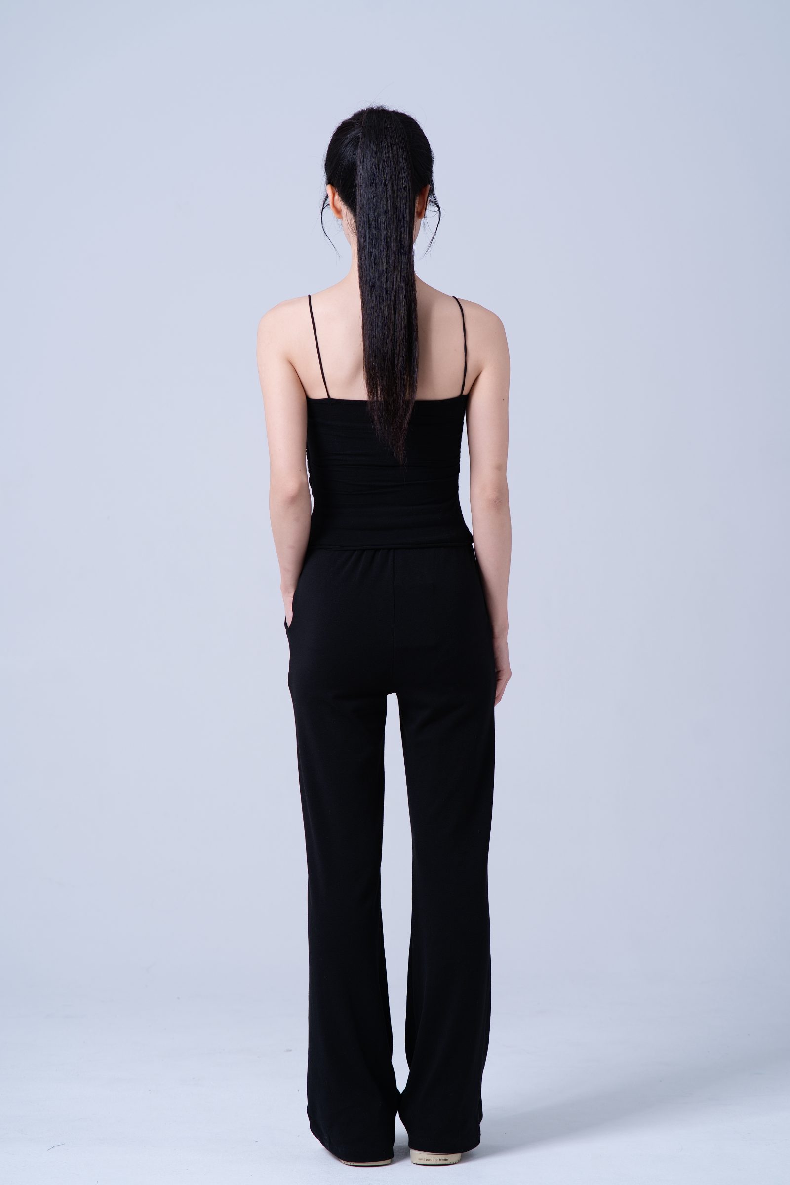 𝐗𝐀𝐈 우먼 부츠컷 세미와이드 트레이닝팬츠 (Black) 4